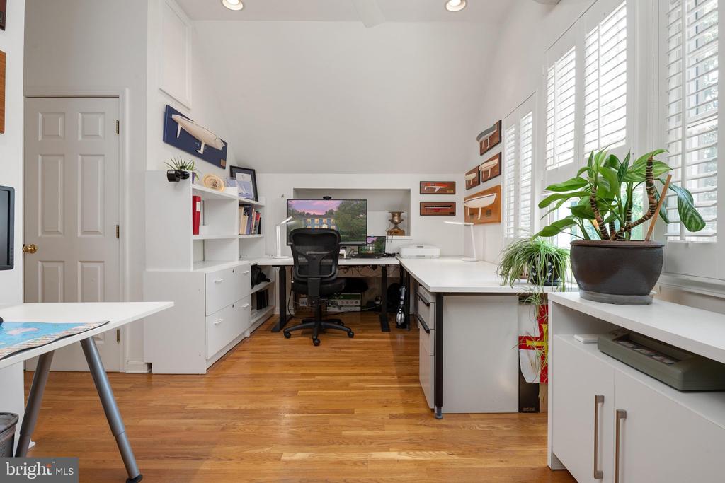 526 SIXTH STREET