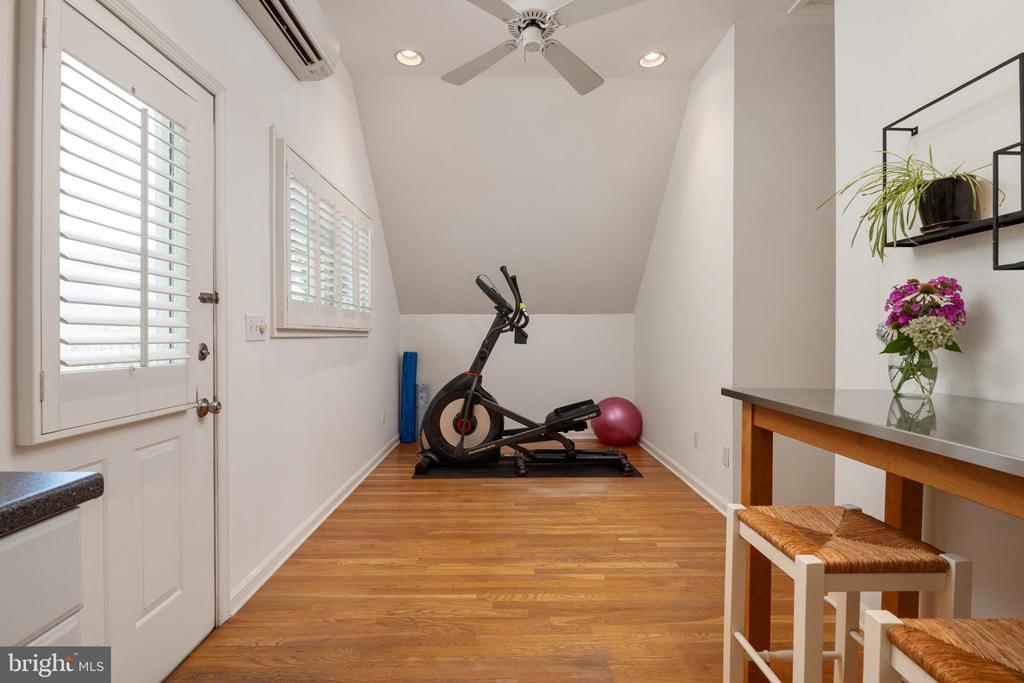 526 SIXTH STREET