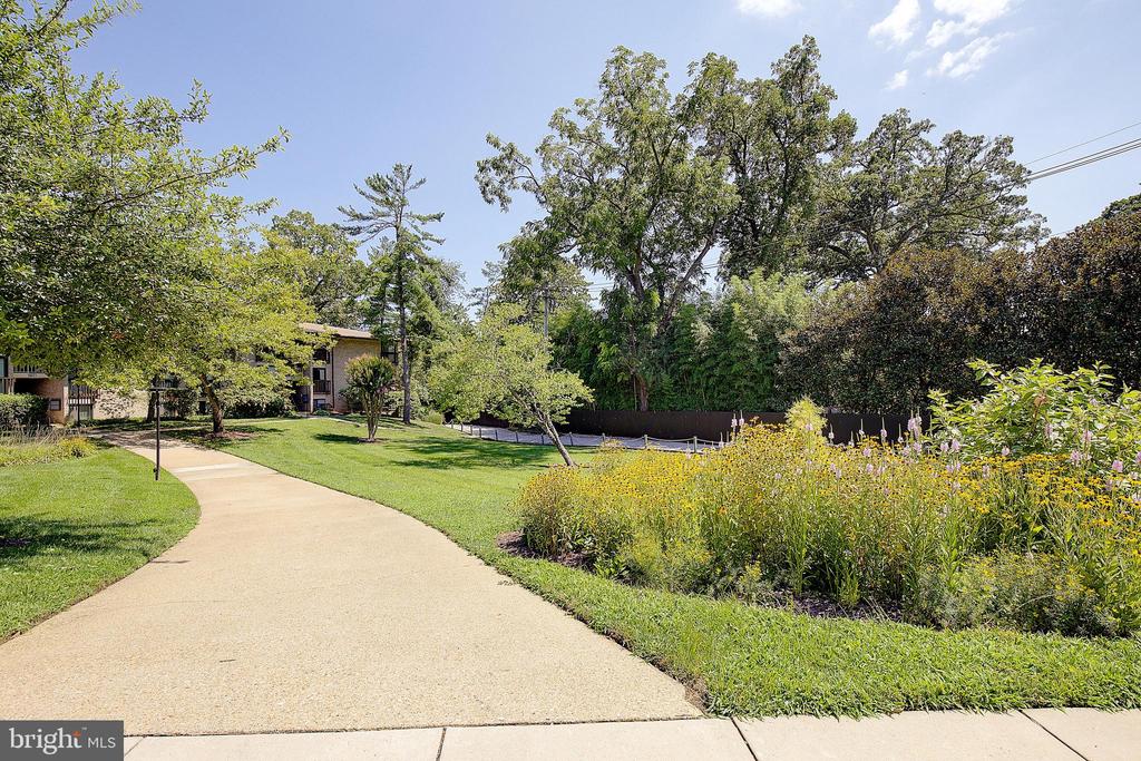 756 FAIRVIEW AVENUE Unit: 756 D