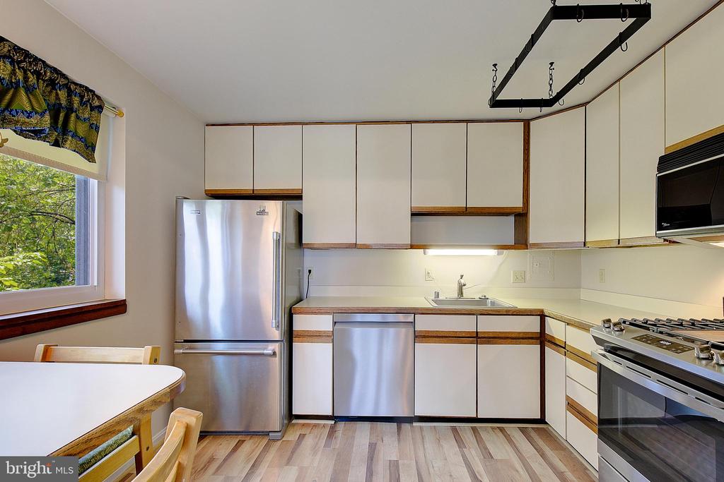 756 FAIRVIEW AVENUE Unit: 756 D