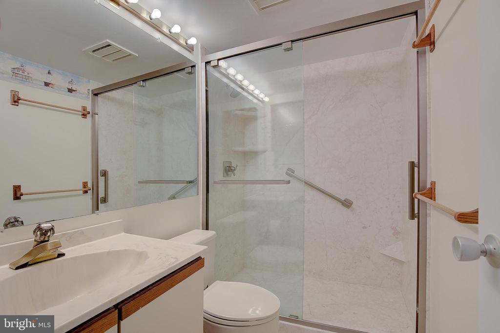 756 FAIRVIEW AVENUE Unit: 756 D