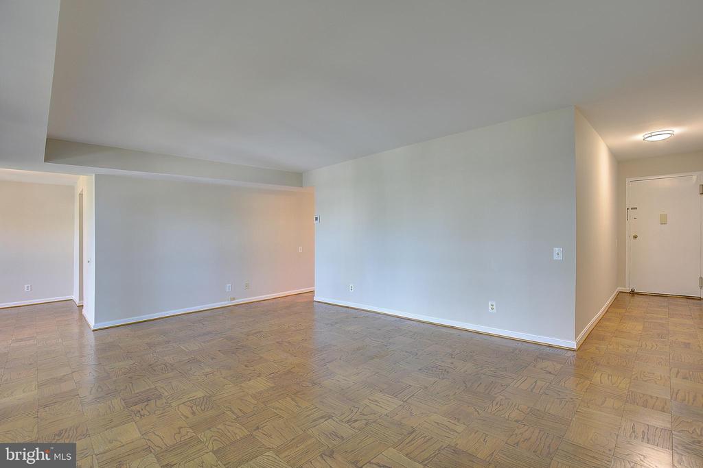 756 FAIRVIEW AVENUE Unit: 756 D