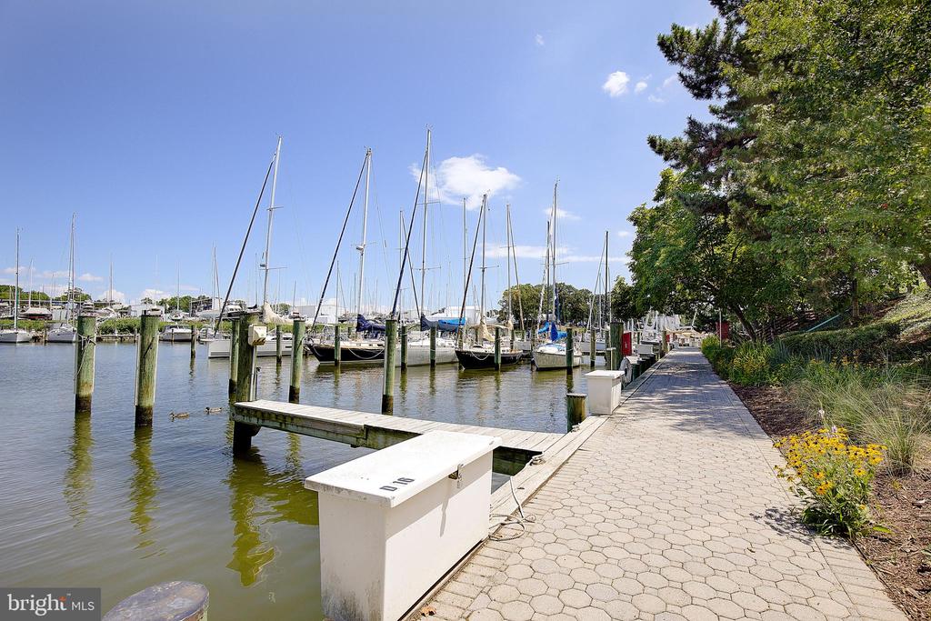 756 FAIRVIEW AVENUE Unit: 756 D