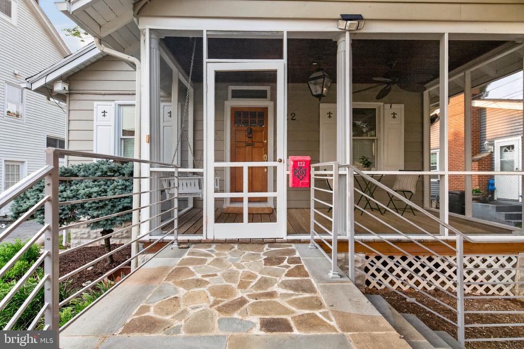 122 SMITH AVENUE