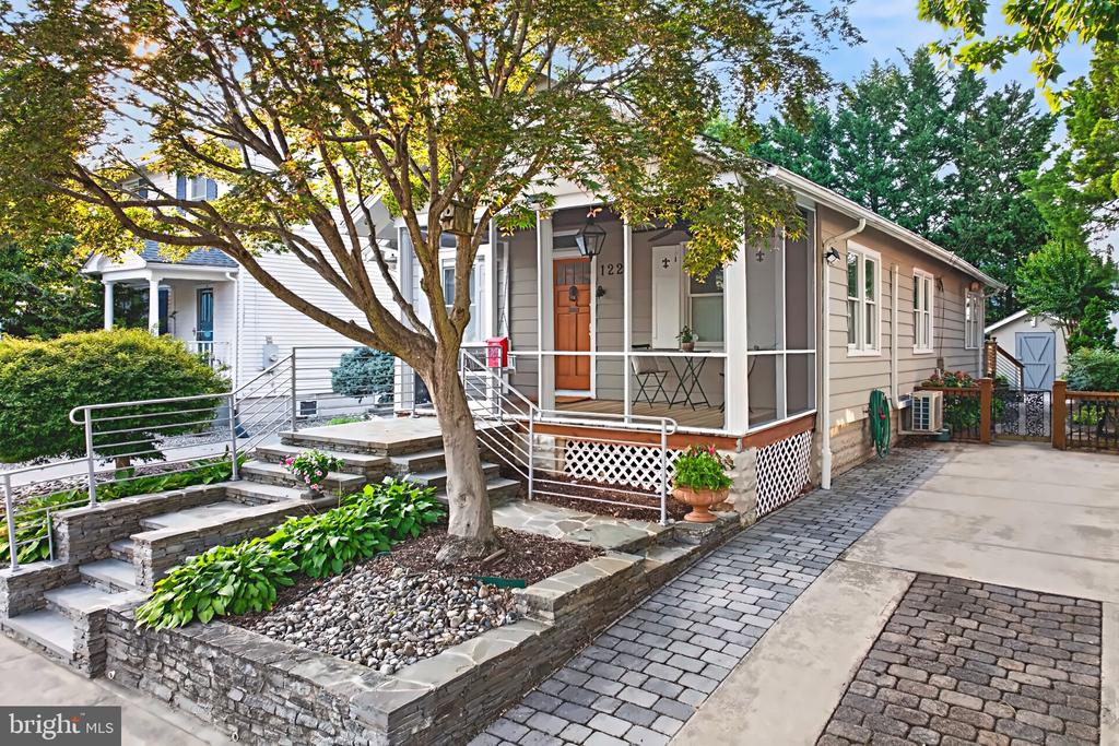 122 SMITH AVENUE
