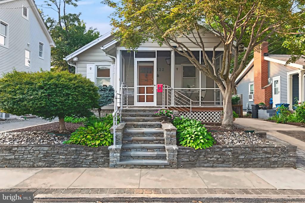 122 SMITH AVENUE