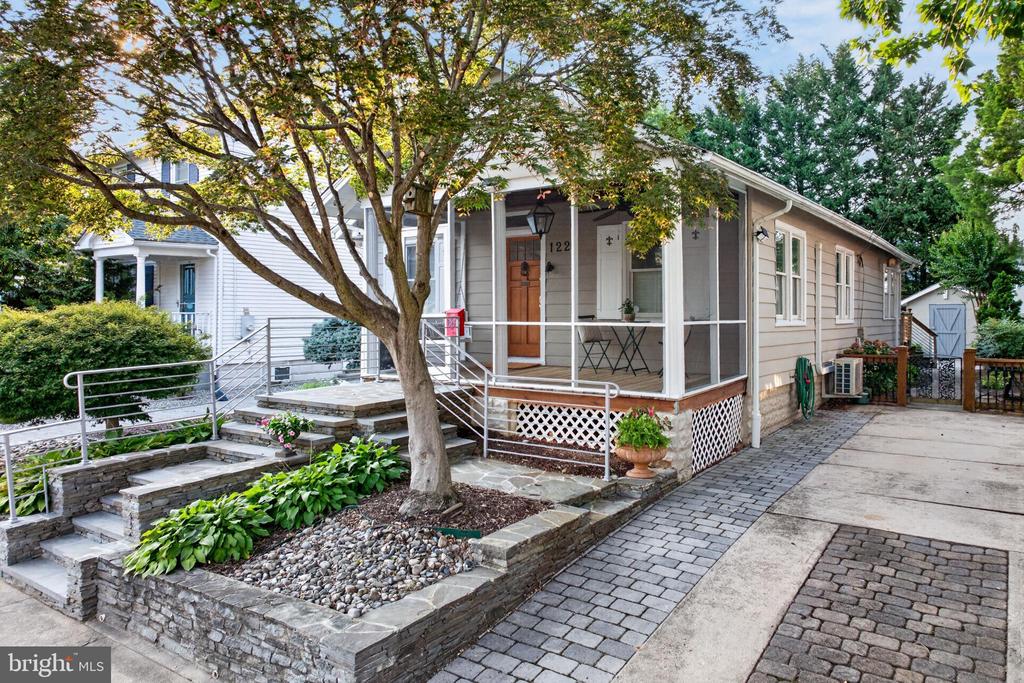 122 SMITH AVENUE