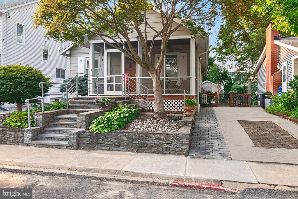 122 SMITH AVENUE