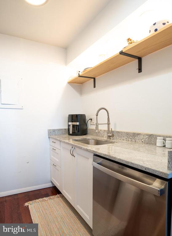 1634 Shakespeare St #5