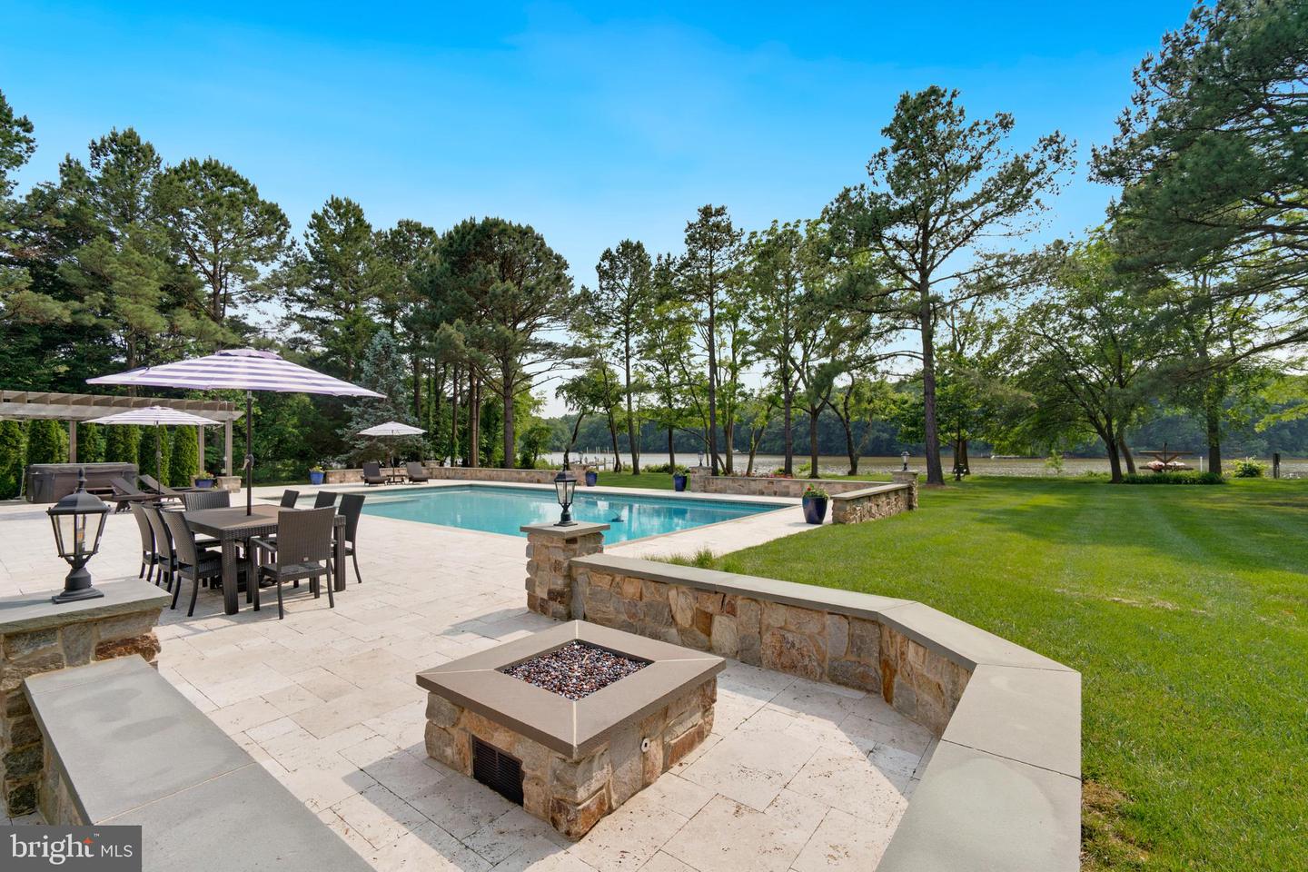 6880 Pentridge Ln