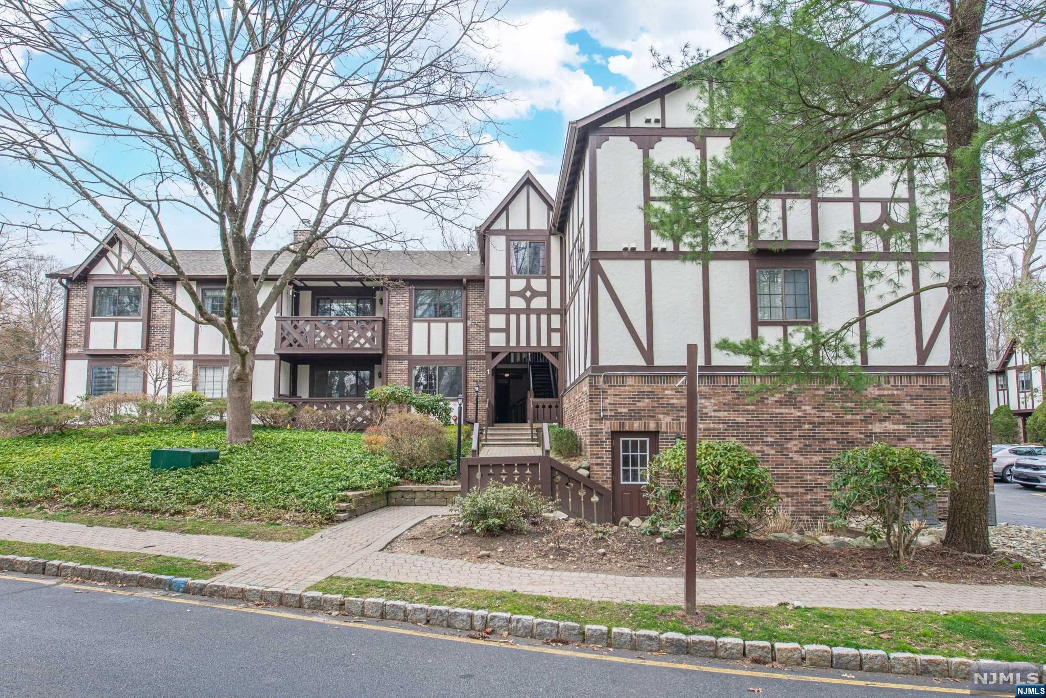 102 Mark Twain Way