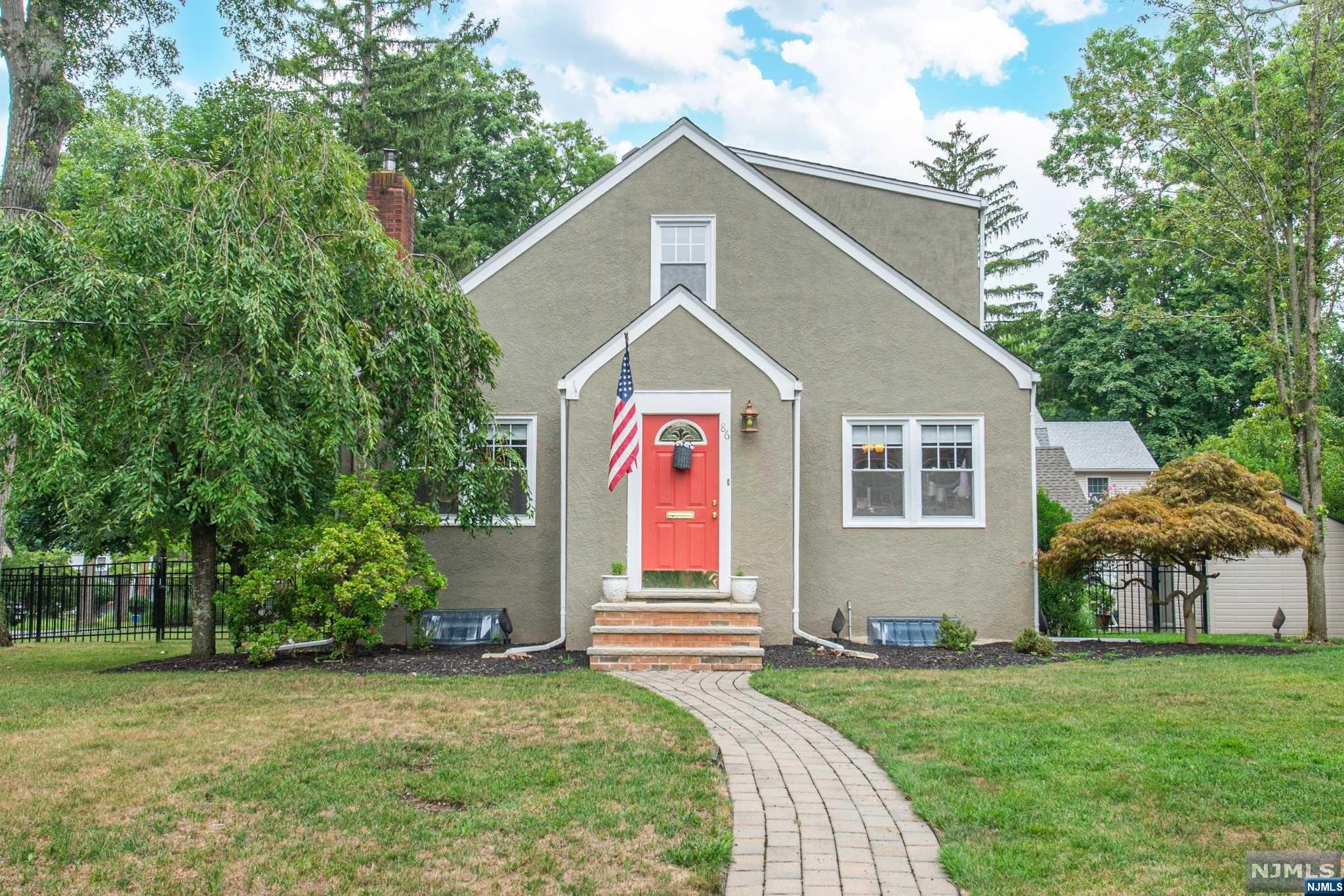 86 Fuhrman Avenue