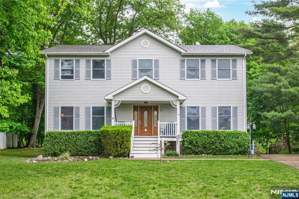 18 Mohawk Avenue