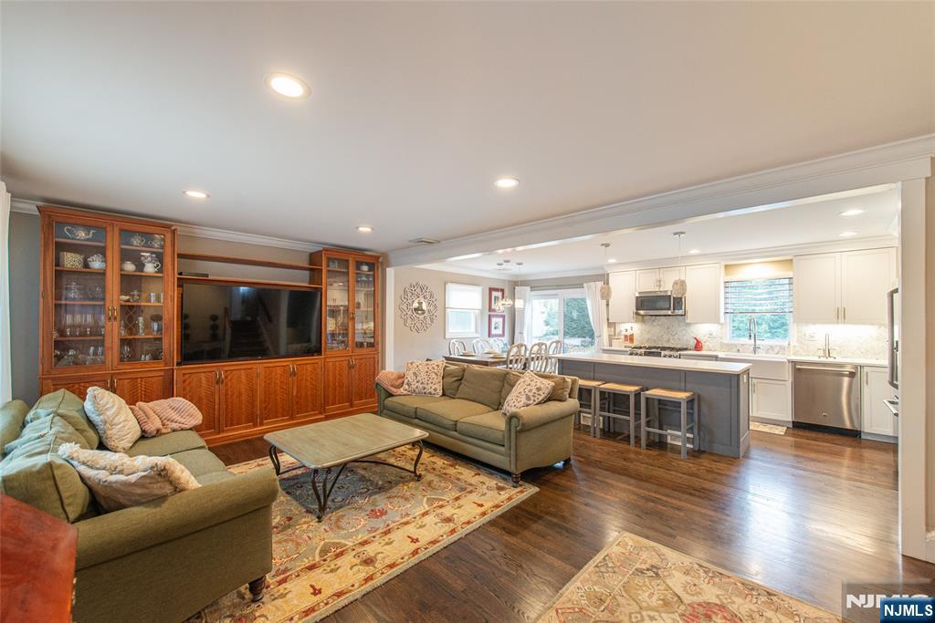16 Hemlock Street
