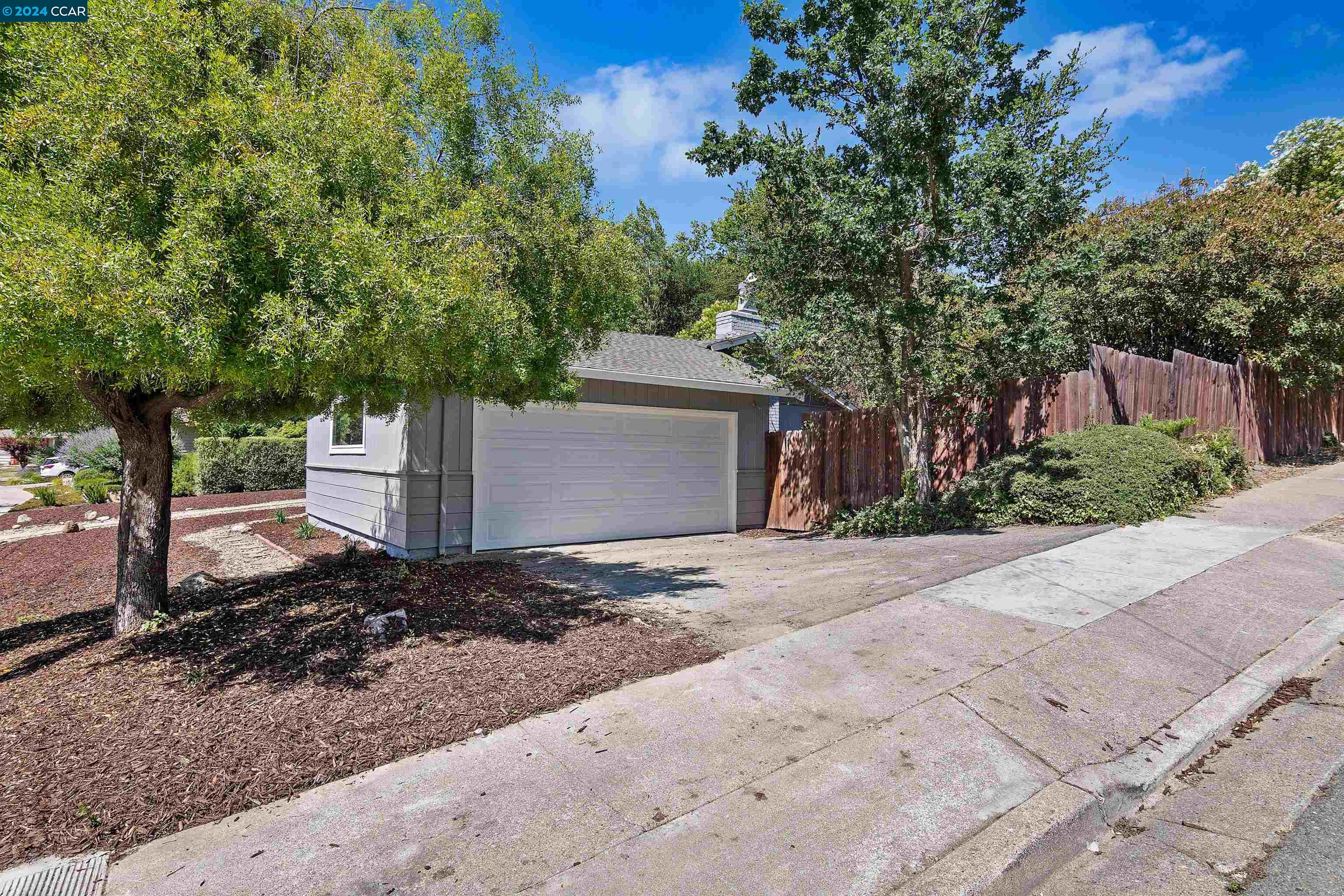 3143 Sweetbrier