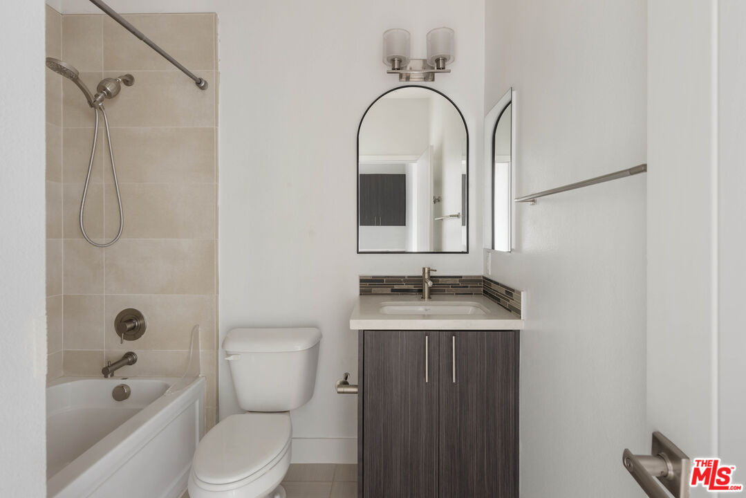 2753 Waverly Dr Unit: 1108