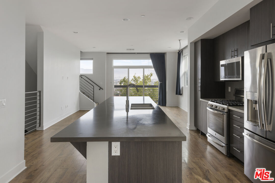 2753 Waverly Dr Unit: 1108