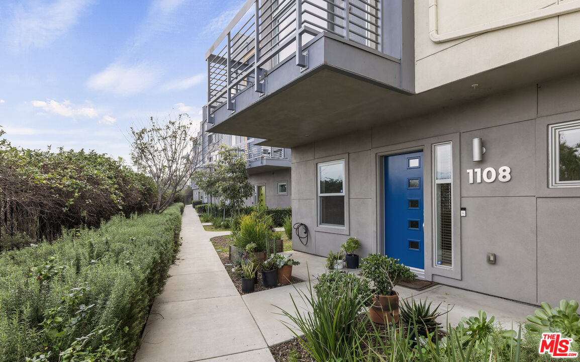 2753 Waverly Dr Unit: 1108