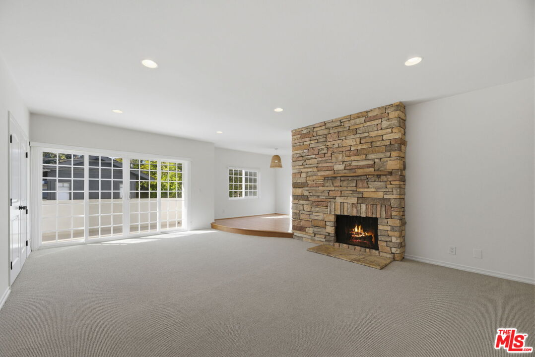 521 Montana Ave Unit: 215