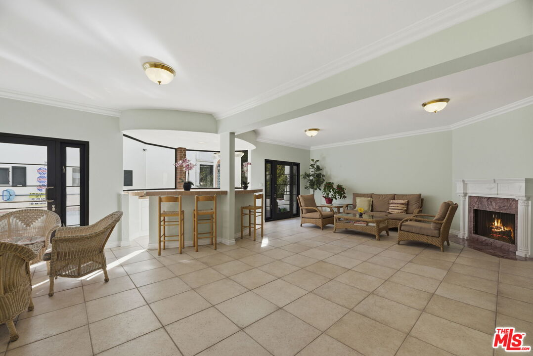 521 Montana Ave Unit: 215