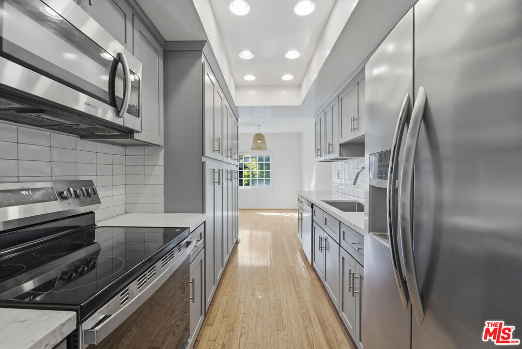 521 Montana Ave Unit: 215