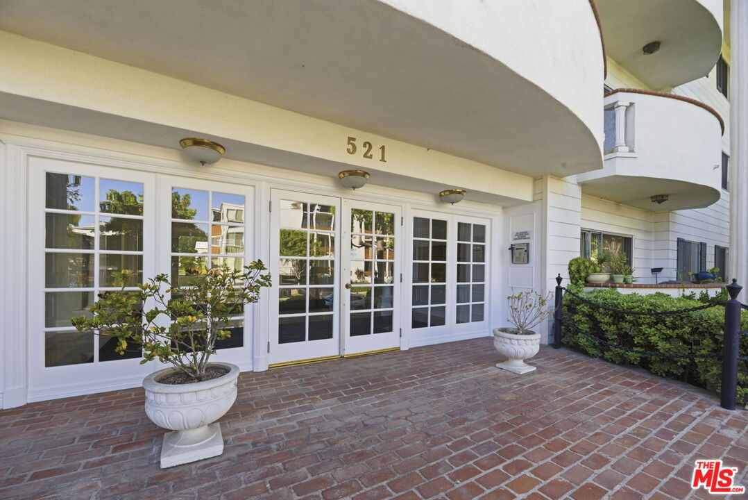 521 Montana Ave Unit: 215