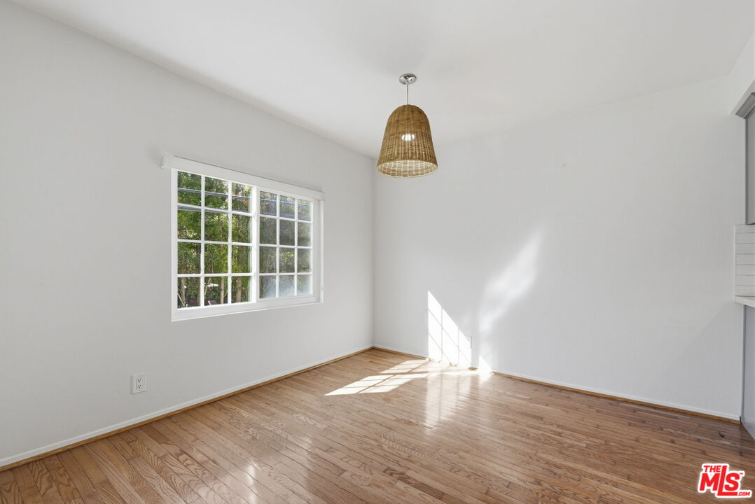 521 Montana Ave Unit: 215