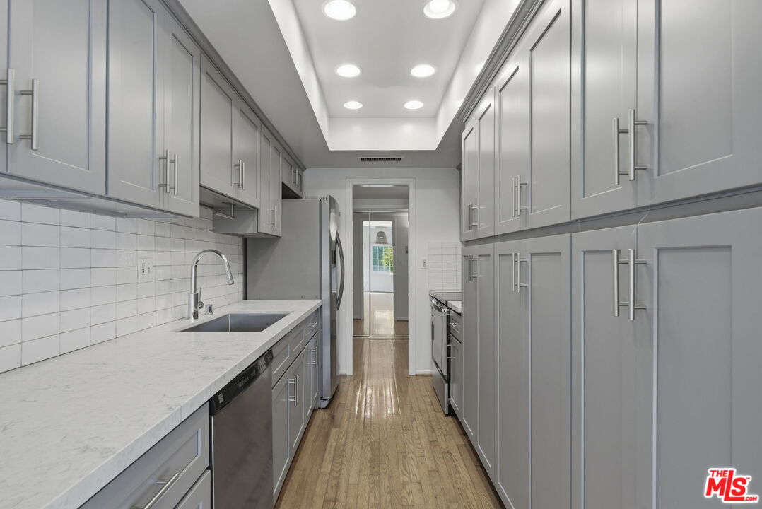 521 Montana Ave Unit: 215