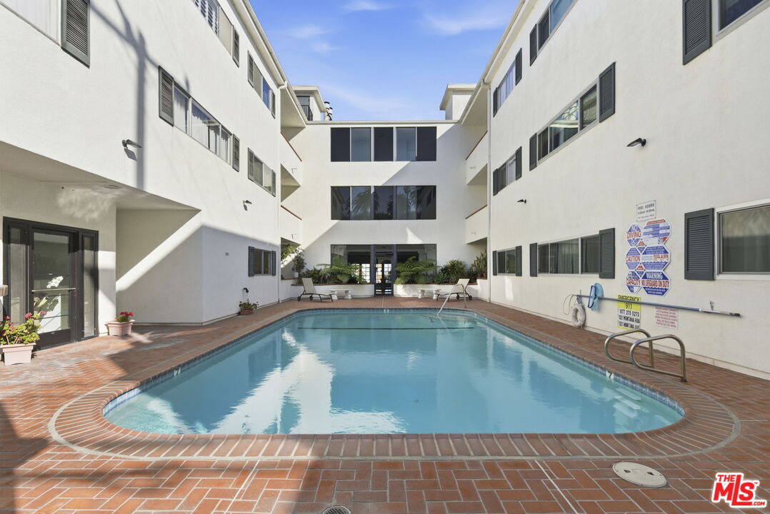 521 Montana Ave Unit: 215