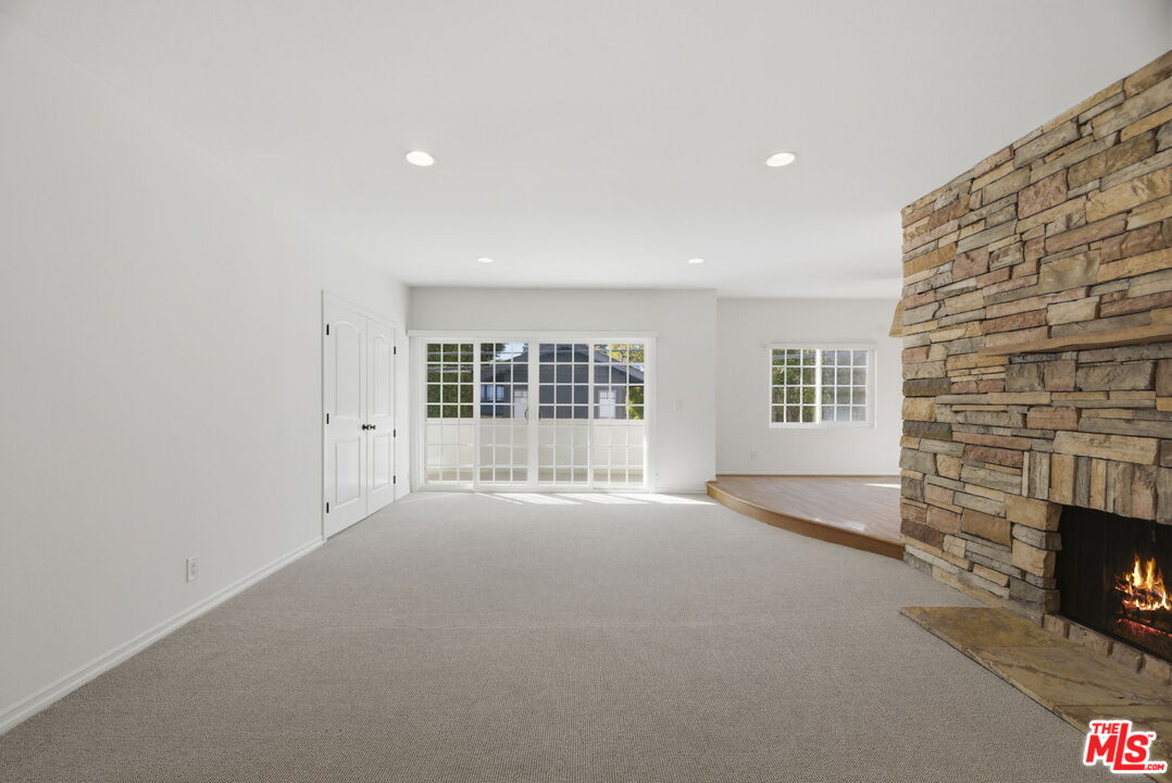 521 Montana Ave Unit: 215