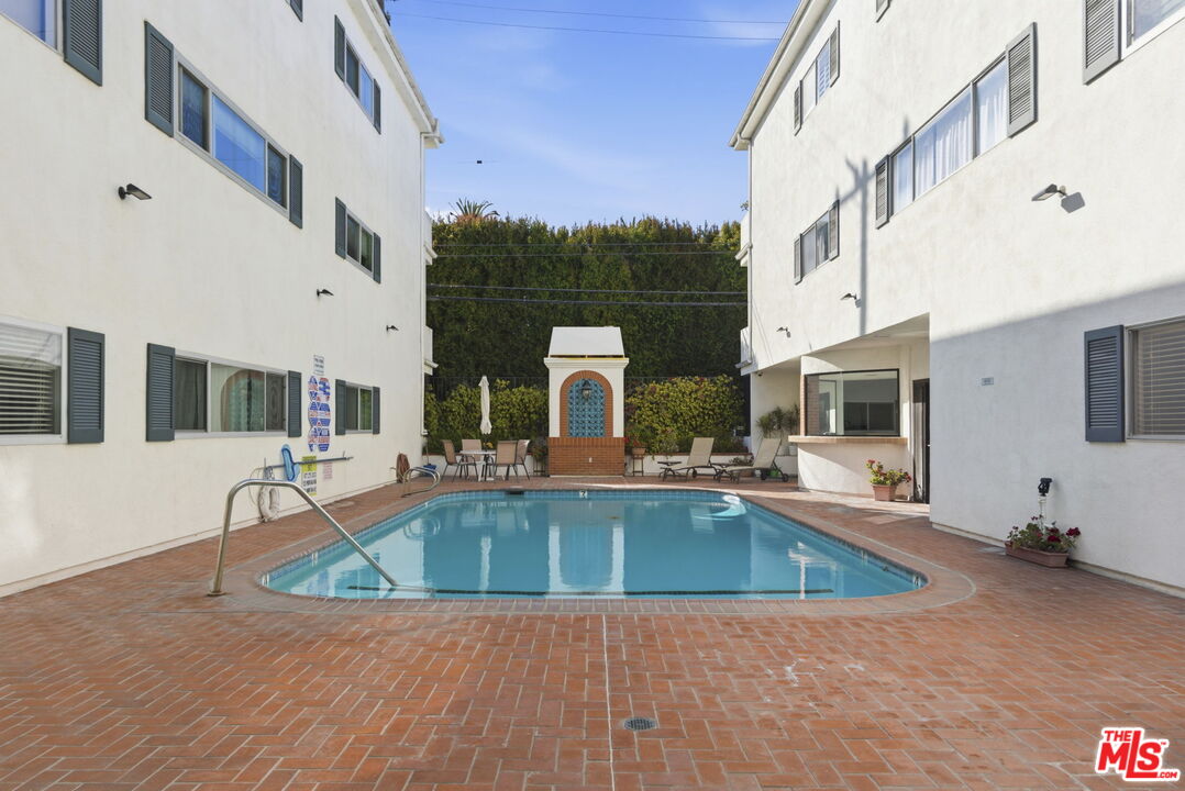 521 Montana Ave Unit: 215