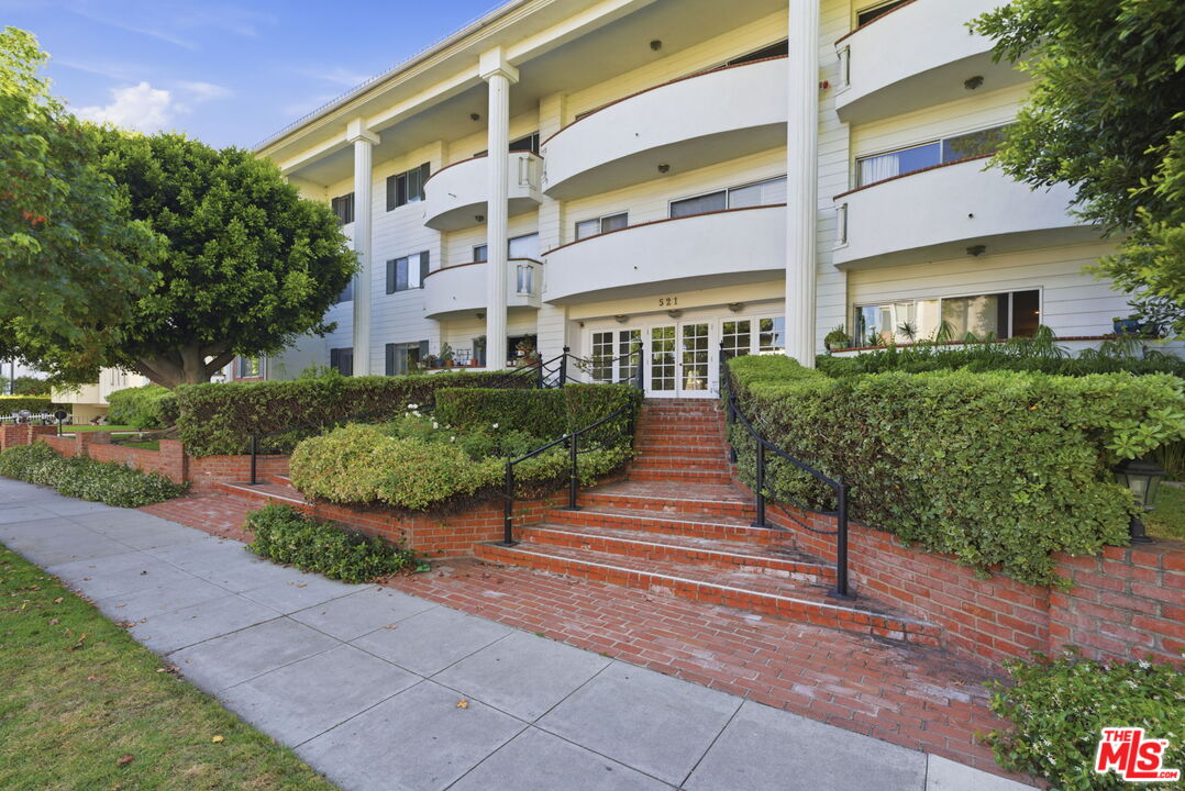 521 Montana Ave Unit: 215