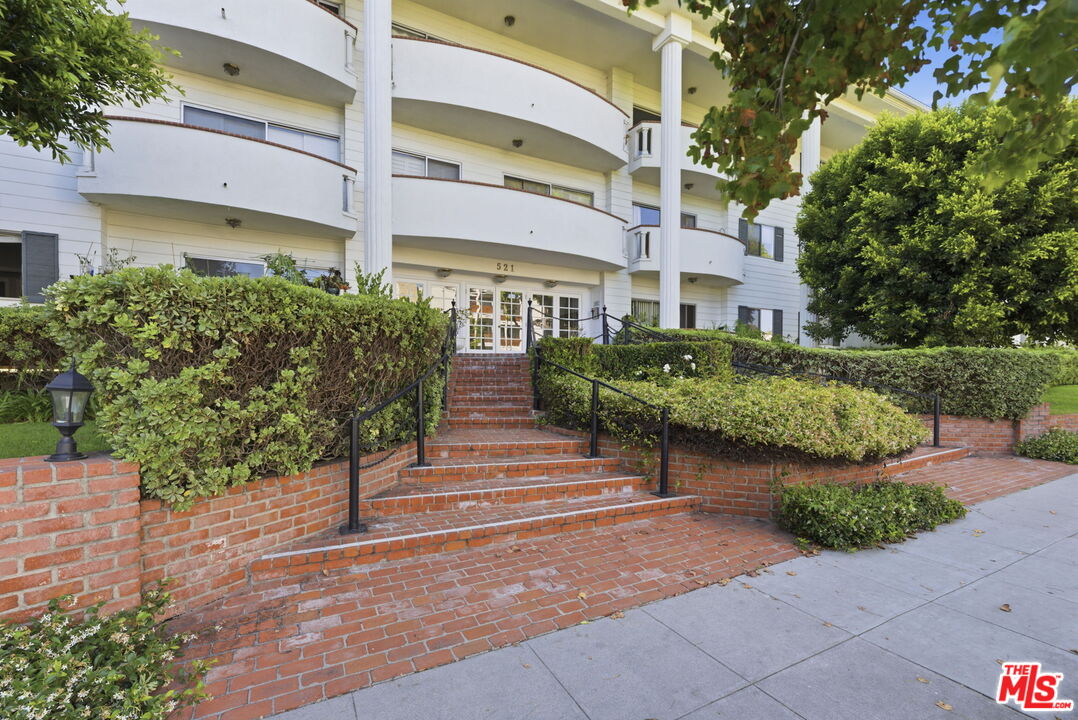 521 Montana Ave Unit: 215