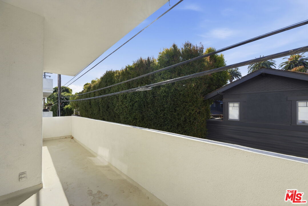 521 Montana Ave Unit: 215