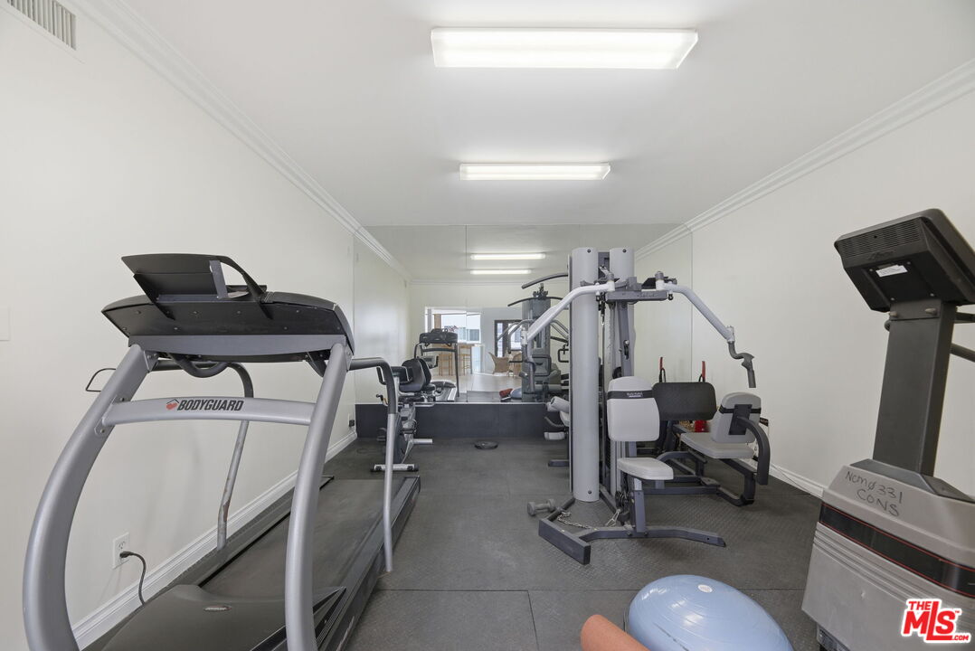 521 Montana Ave Unit: 215
