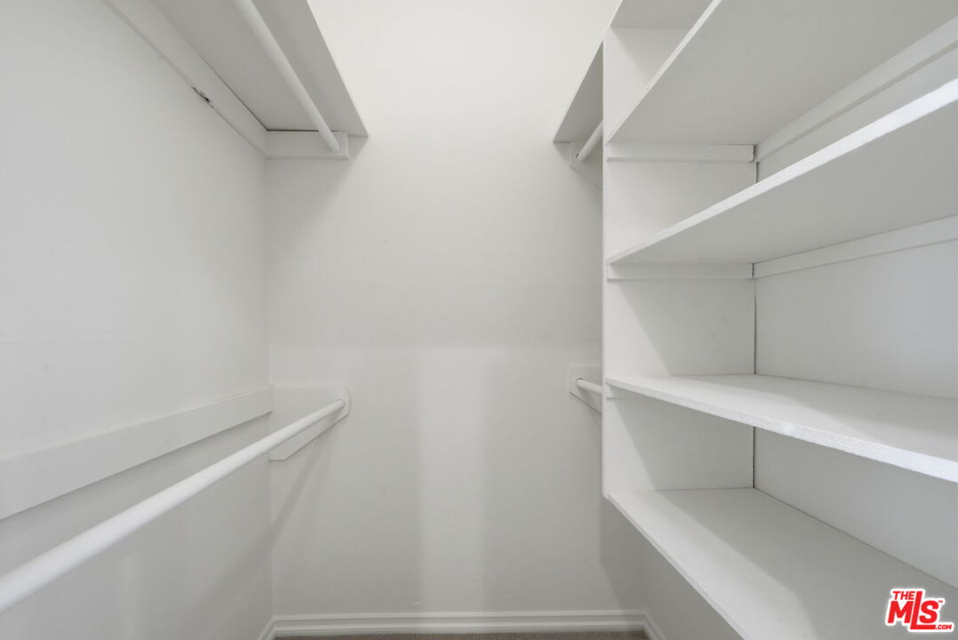 521 Montana Ave Unit: 215