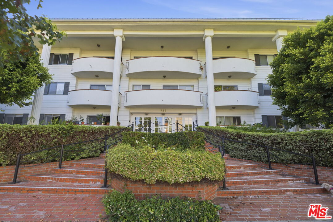 521 Montana Ave Unit: 215