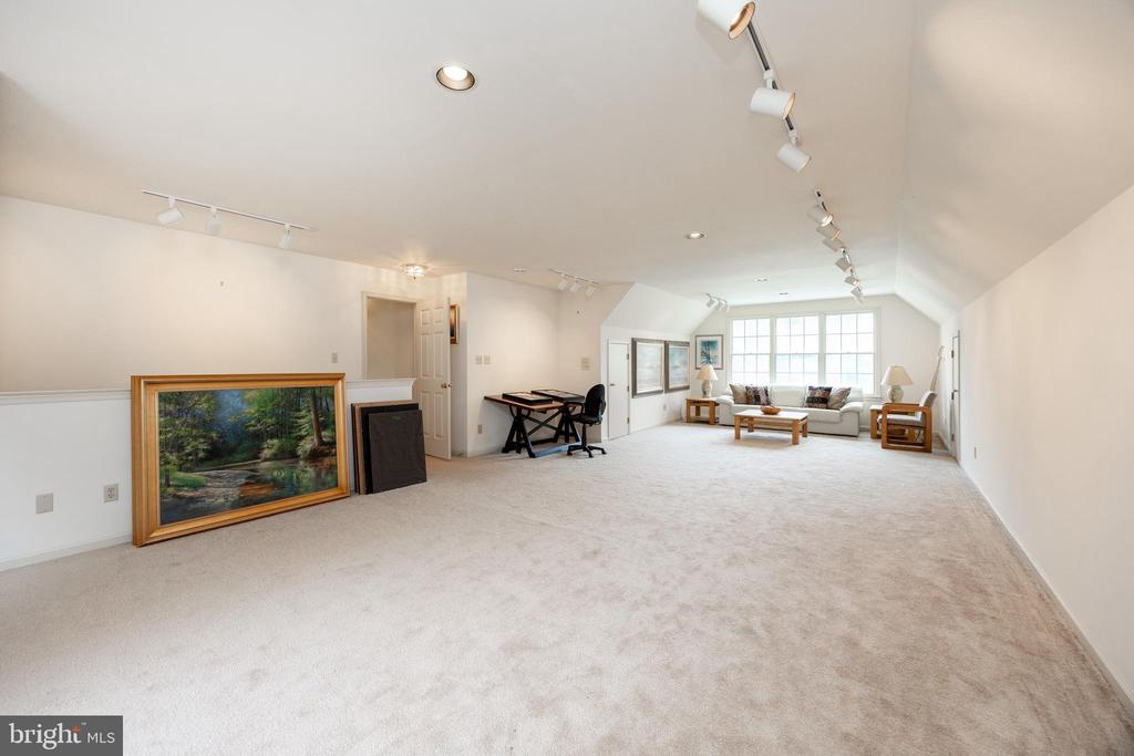 223 Kirkbrae Rd