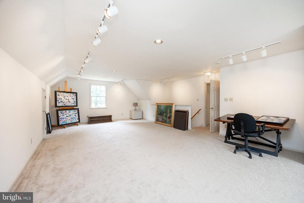 223 Kirkbrae Rd