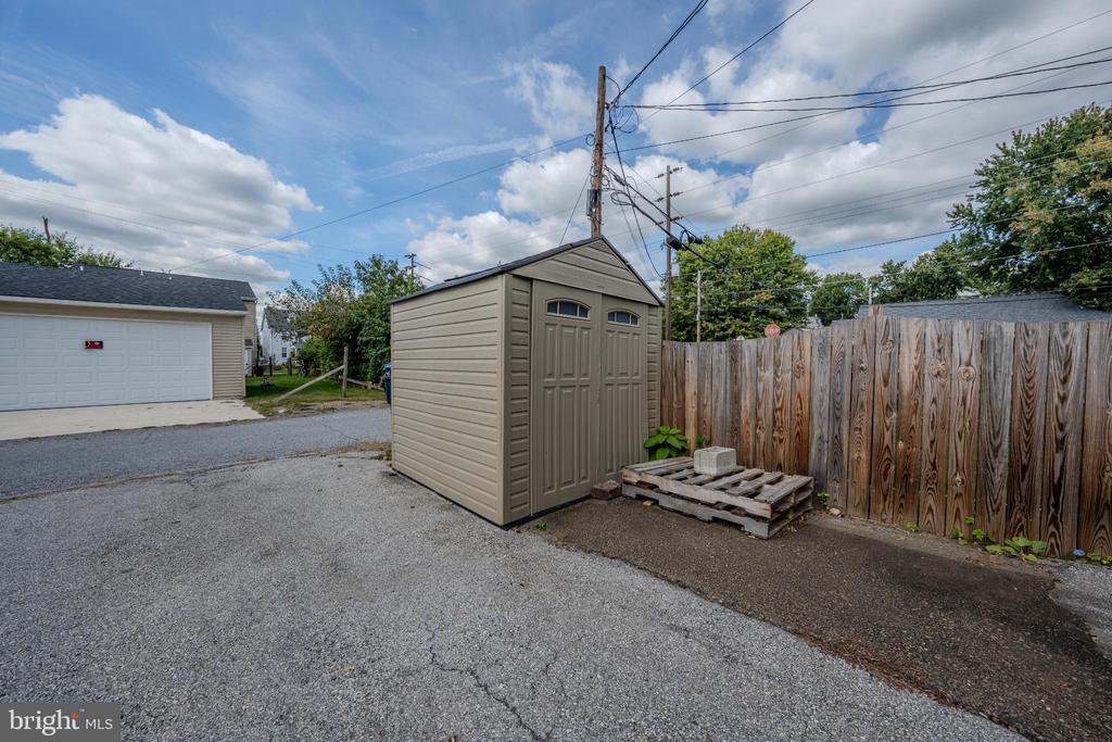 404 CENTER STREET