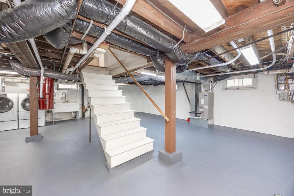 102 LINCOLN STREET