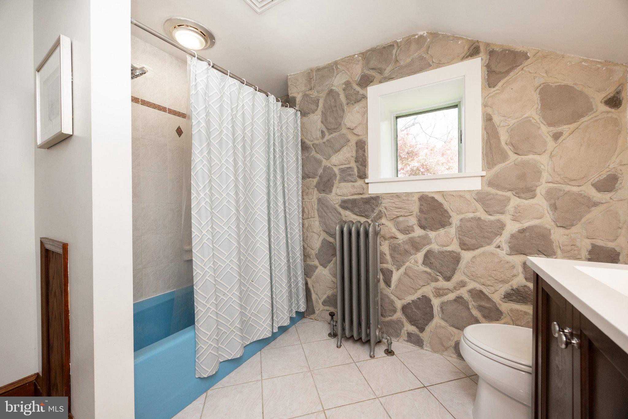 260 W EVERGREEN STREET