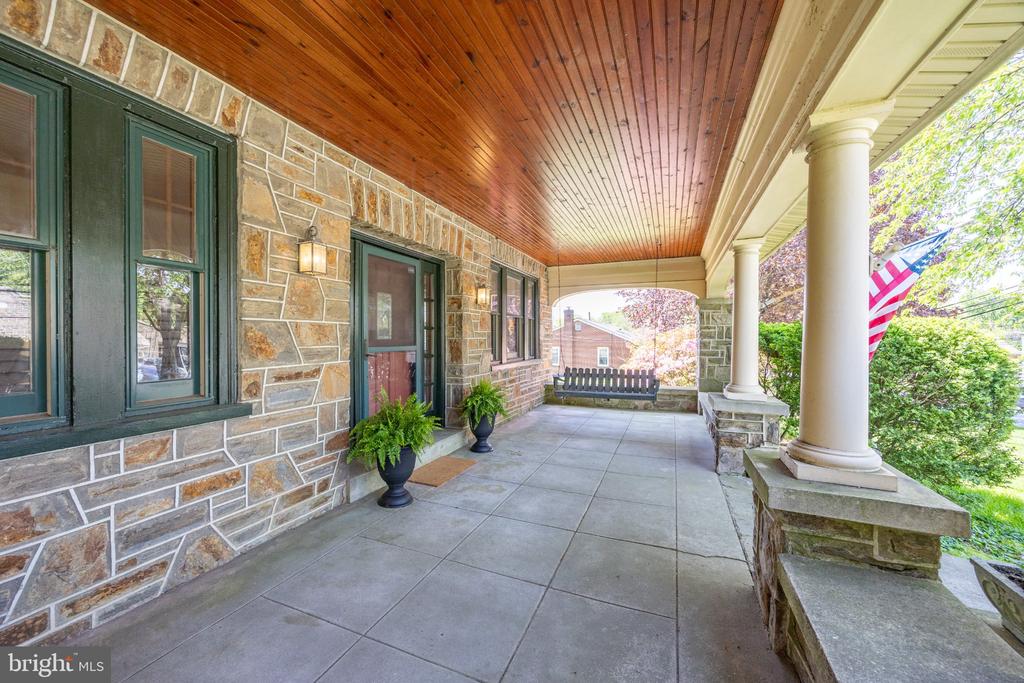 260 W EVERGREEN STREET