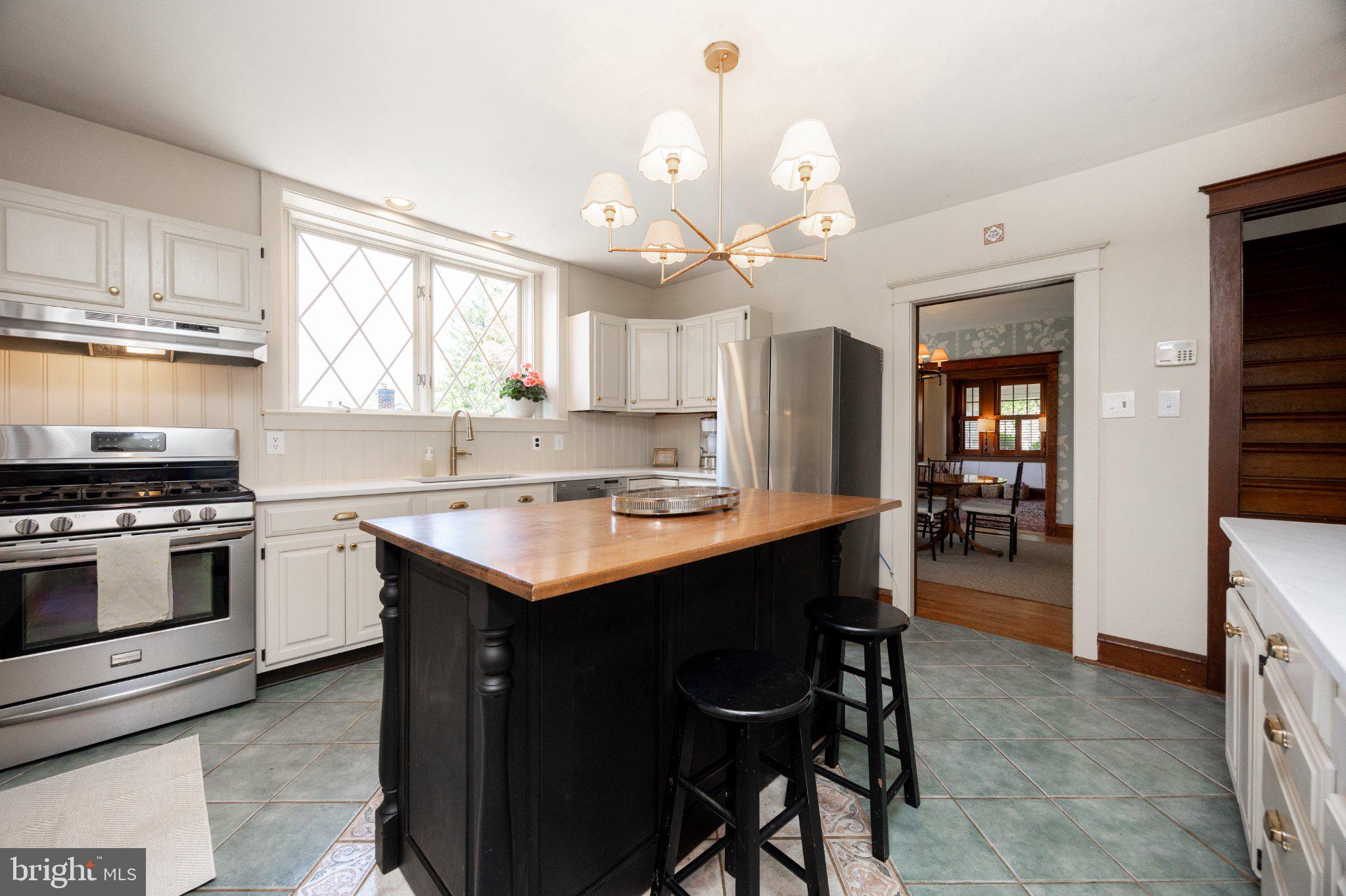 260 W EVERGREEN STREET