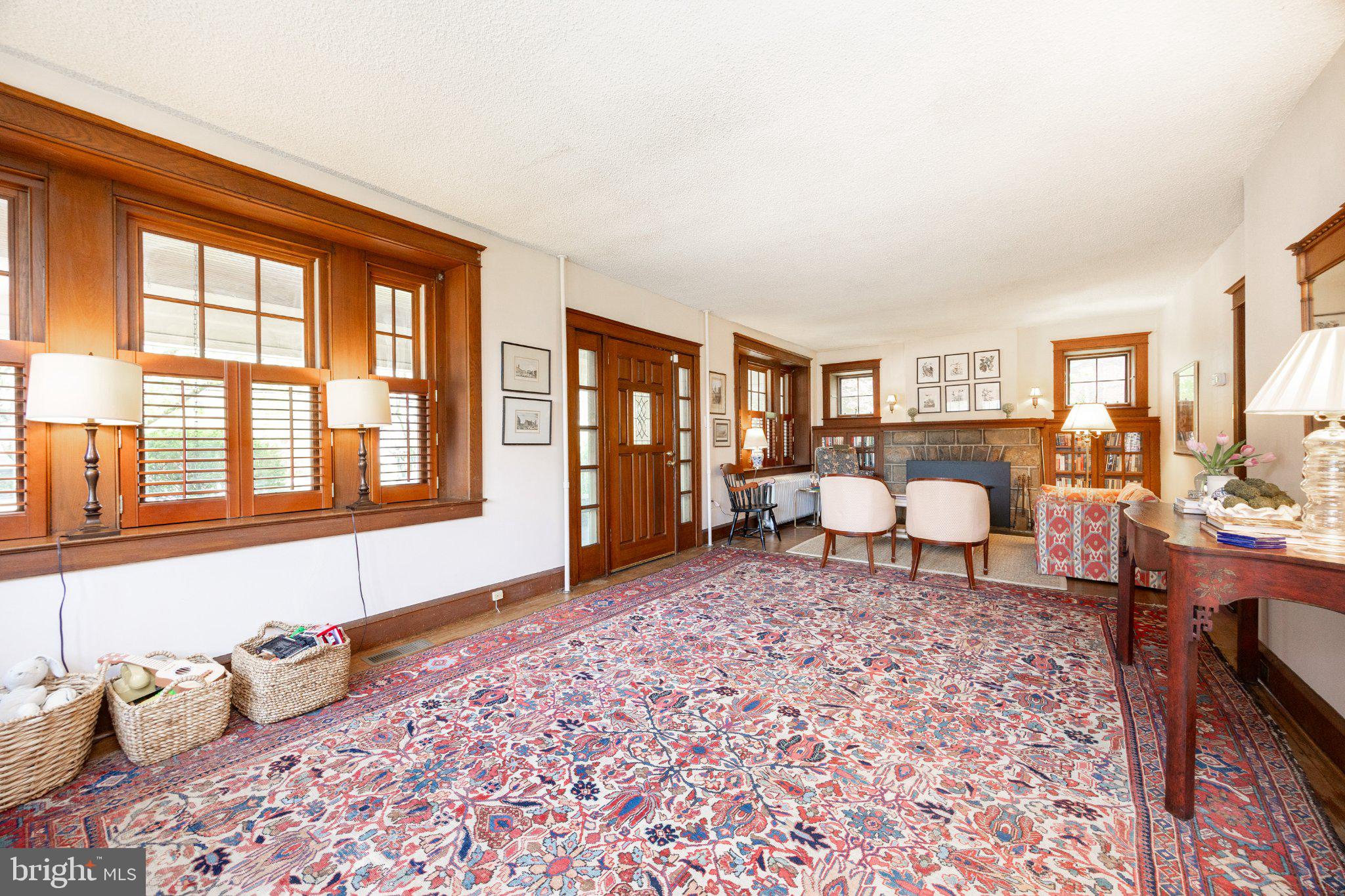 260 W EVERGREEN STREET