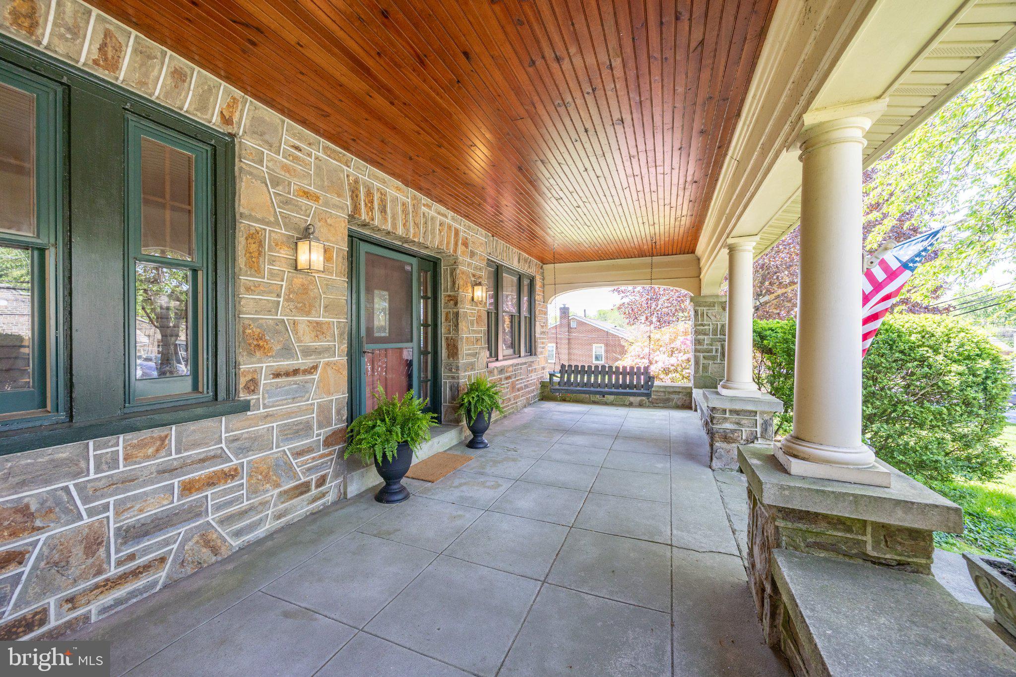 260 W EVERGREEN STREET