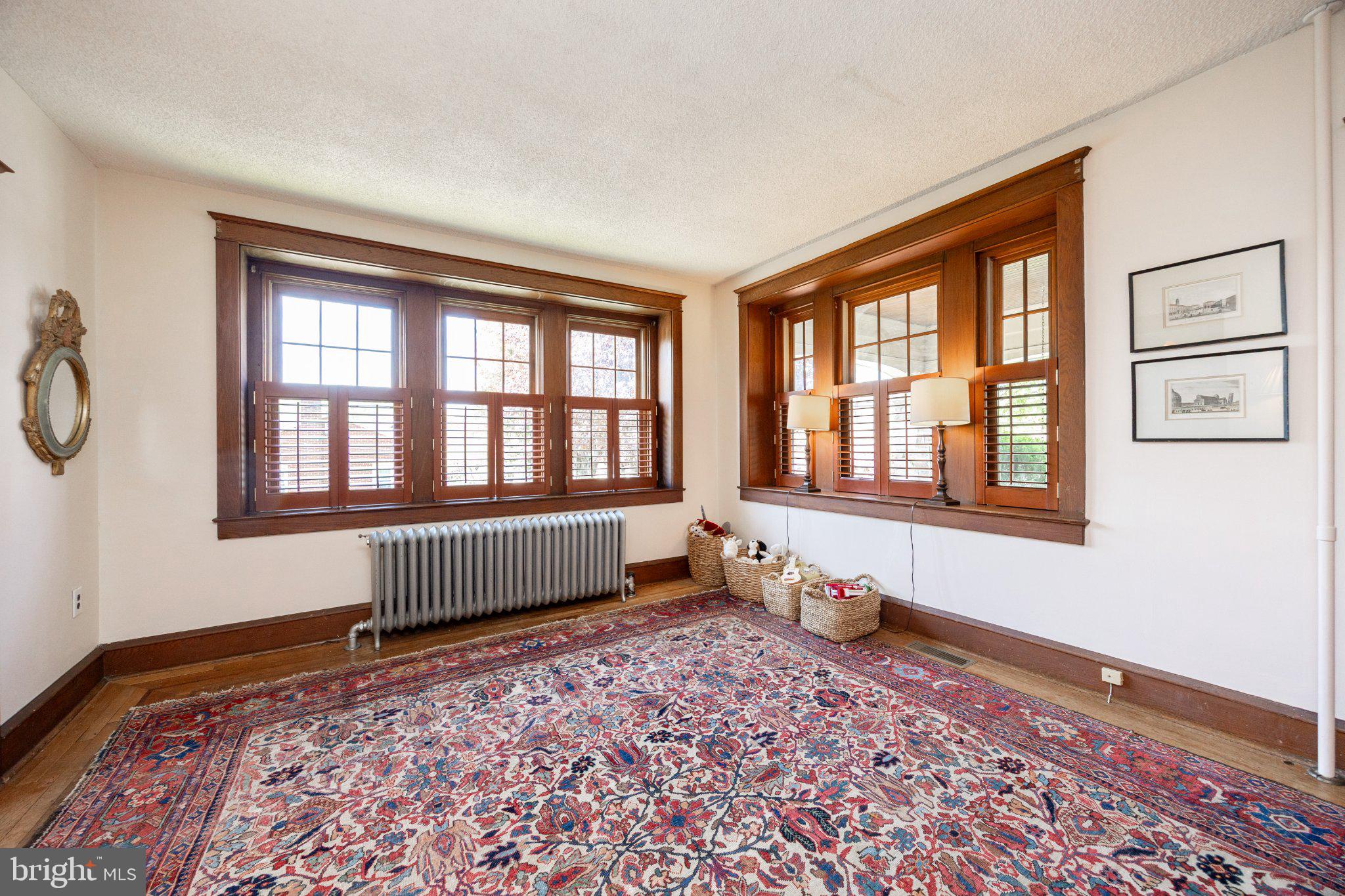 260 W EVERGREEN STREET