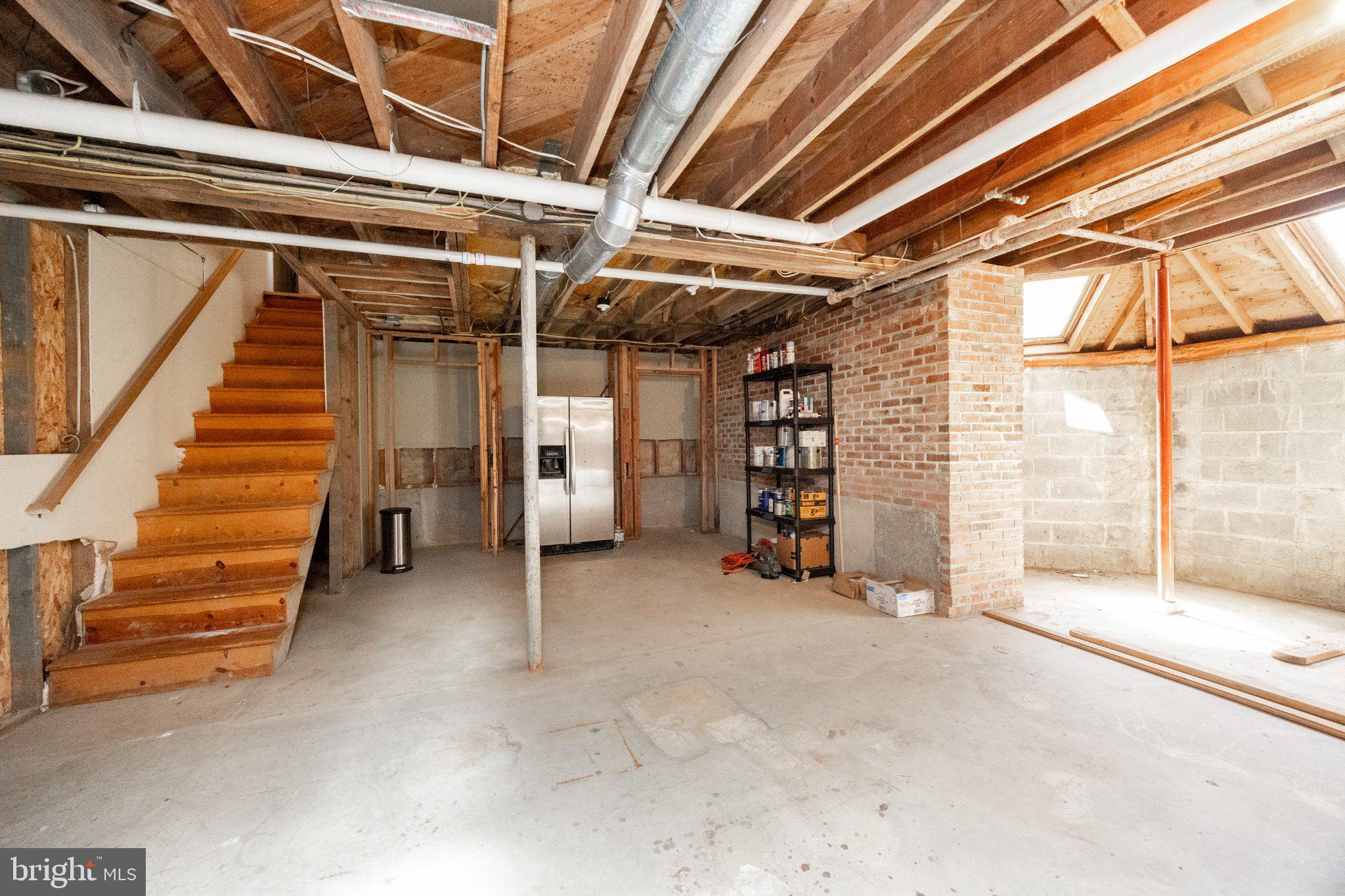 260 W EVERGREEN STREET