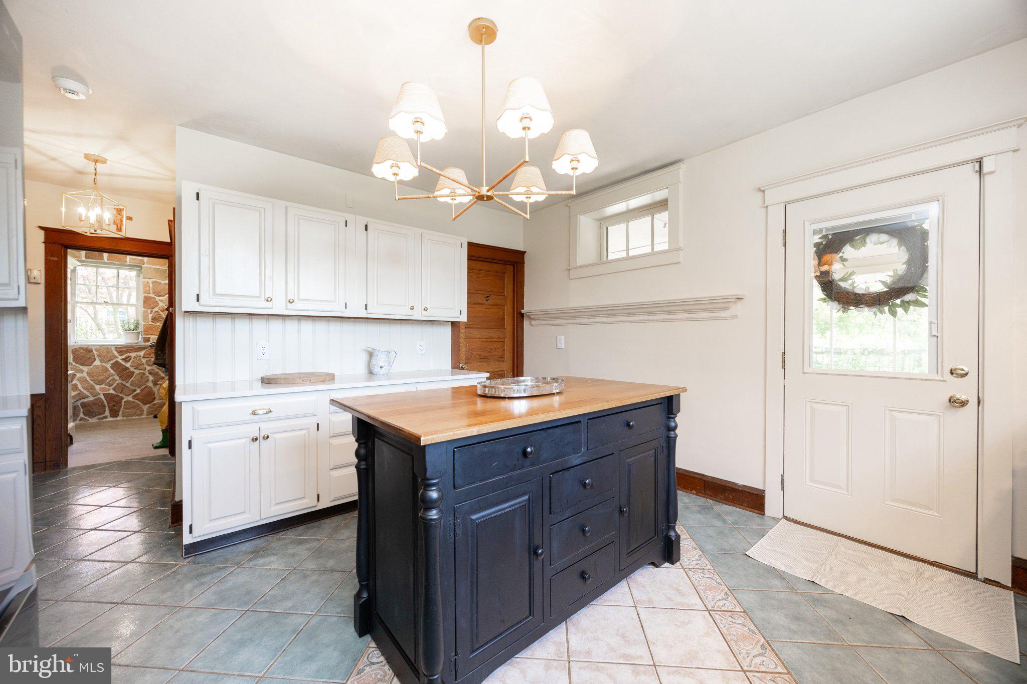 260 W EVERGREEN STREET