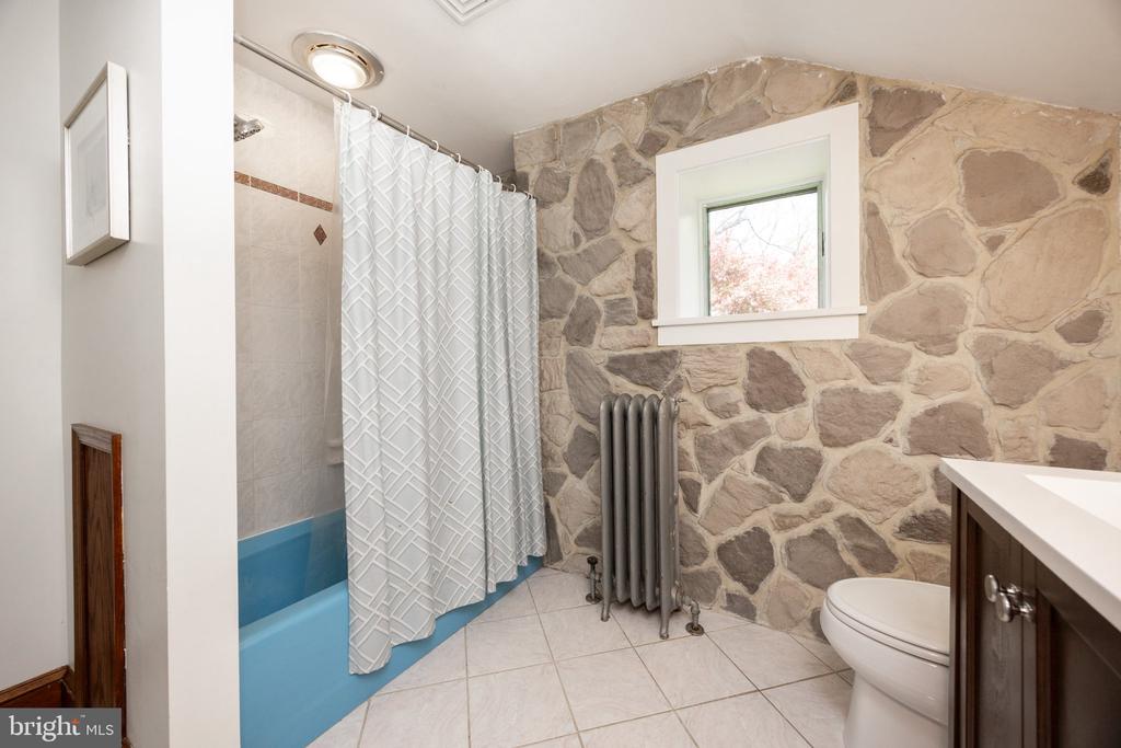 260 W EVERGREEN STREET